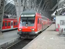 Eine RB mit Doppelstockwagen nach Glauburg Stockheim in Vogelsberg in Frankfurt am Main Hbf am 28.01.11