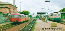 Am 27.5.94 fuhren letztmals die modernisierten Schienenbusse der Baureihe 796 von Gunzenhausen nach Pleinfeld. Das Bild entstand mit Blick Richtung Westen, auf Gleis 3 h�lt ein Nahverkehrszug nach W�rzburg.
(Aus der Brosch�re  150 Jahre Bahnlinie Gunzenhausen - Ansbach, siehe http://www.marktberolzheim.de/attach/150JahreEisenbahnInAnsbach/Festschrift.jpg)