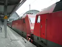 Eine BR 101 und eine BR 120 die einen IC nach Frankfurt gezogen habe. Hier werden Sie abgekuppelt am 28.01.11