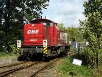 Die 1975 bei MaK in Kiel-Friedrichsort gebaute OHE 160075 hört auf den Namen  Sandra  und bedient hier in Marschacht den Anschluss zur Bruno Bock Chemische Fabrik GmbH & Co. KG; 12.10.2008
