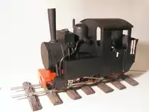 Lucy - 600mm Feldbahn-Dampflok im einem Herstellerwerk an der Sieg. Heute schien die Sonne, da durfte sie an die frische Luft und wir waren mit der Kamera dabei(1).