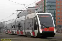 Niederflur-Stra�enbahn-Prototyp SOLARIS  Tramino  - 451, der erste Tag im Linie-Testbetrieb des Wagens auf Posener Stra�en, Roosevelta-Str., 29.01.2011

