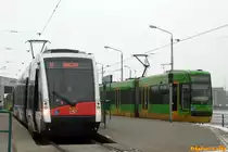 Zwei Niederflur-Stra�enbahn-Prototypen: SOLARIS  Tramino  - 451 und FPS 118N  Puma  - 450, Os. Sobieskiego, 29.01.2011
