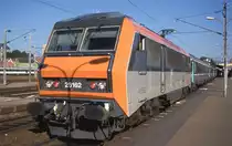 Die 26162 steht in Strasbourg mit einem TER200 und wartet auf die Abfahrt nach Mulhouse. Leider wei� ich nicht mehr, wann die Aufnahme gemacht wurde. Scan vom Dia. 