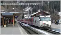 RE1148 aus St.Moritz mit Ge 4/4 III 643  Vals  f�hrt in Filisur ein. (24.01.2011)