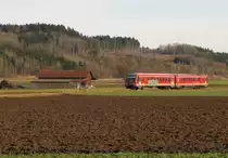 DB S�dostbayernbahn 628 577 als RB 27362 von Wasserburg (Inn) nach Grafing Bahnhof, bei Oberndof; 16.01.2011
