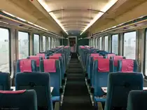 Auf meiner Fahrt mit dem IC 2208 entstand diese Innenaufnahme im v�llig leeren (Heizung war defekt) Wagen 5 (Gro�raumwagen, 2. Klasse) der Bauart Bpmz. (30.01.2011)