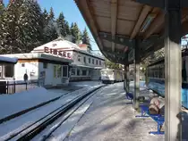 Zwei Triebwagen im Bahnhof Eibsee am 30.1.2011.