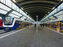 In Oldenburg kreuzen sich am 12.12.2010 zwei NWB Triebwagen auf der Linie RS3 Bad Zwischenahn-Bremen. Ganz links steht au�erdem ein RE nach Emden.