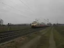 103 235 mit einem IC Von K�ln nach Hamburg zwischen D�lmen und Buldern. 04.02.2011