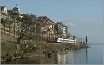 Ein Flirt als S 1 nach Yverdon am 24. Jan. 2011 vor der malerischen Kulisse von St-Saphorin.
 