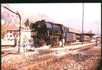 23 023 im Bf Sigmaringendorf 1975 (glaube ich). Eigentlich war eine Doppeltraktion geplant zu dieser Sonderfahrt, es gab aber zuwenig Anmeldungen. Mit Bravour und knallharten Auspuffschl�gen, scheuchte 23 023 die 7 Byg-Wagen �ber den Rundkurs von Lauda aus.