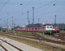 140 318-7 abgestellt in H�he Haltepunkt Rostock-Toitenwinkel.(15.08.05)