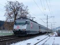 Re 460 100 mit der neuen Werbung  SF Schweizer Fernsehen  am 26.11.05 zwischen L�ngenbold und Buchrain