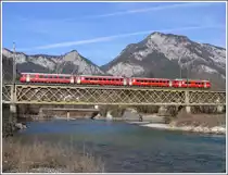 S2 1564 auf der Hinterrheinbr�cke bei Reichenau-Tamins. (08.02.2011)