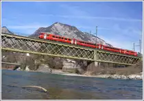 S2 1561 auf der Hinterrheinbr�cke bei Reichenau-Tamins. (08.02.2011)