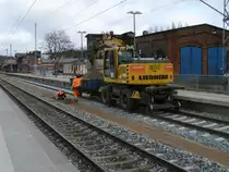 Zweiwegebagger im Einsatz am 09.Februar 2011 in Bergen/R�gen.