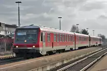 628 681 und 928 519 nach K�ln-Deutz bei der Durchfahrt Bf Derkum - 26.01.2011