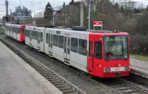 Stra�enbahn Linie 16 der KVB von K�ln nach Bonn-Bad Godesberg, am Haltepunkt Godorf - 16.01.2011