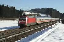 101 122-0 EC 218 nach Frankfurt bei �bersee am 06.02.2011