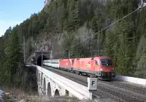 EC 102 ist auf der Fahrt von Villach nach Warschau. Krausel Klause-Viadukt, 6.2.11