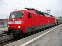 Ein Bayer auf R�gen? Nun nicht ganz, die in M�nchen beheimatete 120 119-3 zieht ihren IC 2376 (Karlsruhe-Stralsund)zumindest in die Hansestadt Stralsund, dem Tor nach R�gen.
Schwerin Hbf, 10.12.2005
