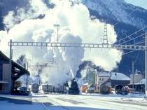 RhB DAMPFZUG f�r GRAUB�NDEN TOURS 3723 von St.Moritz nach Scuol am 01.02.1998 Einfahrt Zernez mit Dampflok G 4/5 108 - B 2246 - D� 4052I - B� 2060 - B 2247.
