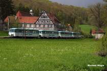 Der Ulmer Spatz (VT98) vor dem Haltepunkt Offenhausen.
05/2005