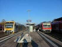 Dieses Bild ist seit 11.12.2005 Geschichte in Alzey, die Regioshuttles von Connex fahren nun nicht mehr nach Alzey sondern die 628er.
Links BR650 nach Kirchheimbolanden und daneben 628-458 nach Mannheim Hbf.