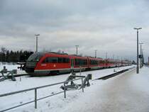 In Altenberg (Erzgebirge) warten die Wintersportsonderz�ge 642 135 + 642 173 und 642 174 + 642 156 bis zur R�ckfahrt nach Dresden - 10.12.2005
