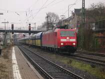 185 136 f�hrt am 14.12.05 in Worms �bers G�tergleis.