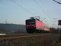 Eine Regionalbahn nach Saalfeld (Saale) ist am 7. Februar 2011 auf der Frankenwaldbahn bei Ha�lach (bei Kronach) unterwegs.