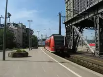 Der 425 093-2 als RB 48 nach Wuppertal am 05. Juni 2010 bei der Einfahrt in K�ln Hbf Gleis 1.