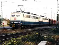 151 099-9 und 151 095-7 mit G�terzug 48113 Maasvlakte (NL)-Dillingen bei Grevenbroich am 25-10-1994. Bild und scan: Date Jan de Vries.