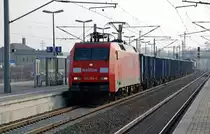 152 055 zieht am 15.02.11 einen gemischten Gz durch Bitterfeld Richtung Dessau.