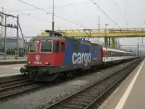 Re 421 385 mit EC 194 bei Einfahrt in Z�rich HB, 15.02.2011.