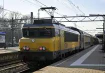 NS E 1701 ist jetzt die �lteste ellok in betrieb bei NS, hier mit IR von Amsterdam nach Dordrecht am 17.02 2011.