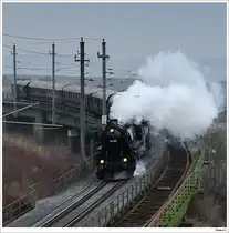 52.100 mit dem SDZ R17075 von Sigmundsherberg zur�ck nach Wien/Heiligenstadt; hier auf der Hangbr�cke bei Limberg-Maissau; 20.2.2011