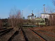 Die Reste der Drehscheibe auf dem ehemaligen BW in Aachen West. An der Drehscheibe stand bis mitte der 80er Jahre ein 16 st�ndiger Ringlokschuppen, der bei einem Sturm so schwer besch�digt wurde, das er bis auf sechs St�nde abgerissen werden musste. Das unter Denkmalschutz stehende Gel�nde verf�llt immer mehr. Was mit Drehscheibe und Lokschuppen geschehen soll wenn hier 2012 die Bagger anr�cken und den Campus West f�r die Rwth bauen ist noch unklar. 