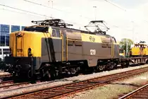 1219 auf Bahnhof Leeuwarden am 30-6-1994. Bild und scan: Date Jan de Vries.