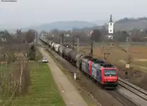 Re 482 032-0 und *** mit einem Mischer  gen S�den bei Denzlingen 19.2.11
