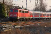 Gerade verl�sst die 110 463-7 mit einem Verst�rker RE4 Rheydt Hbf in Richtung Aachen. 2.3.2011