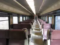 Innenansicht eines noch gr�nen A EW IV (50 85 10-75 102) im IR 1425 in Genf, 05.03.2011.