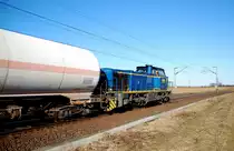 Mit ihrem Gaszug f�hrt die MAK G1206 der Mittel-Weser-Bahn Nr. V2106 in Grevenbroich Noithausen ein. 7.3.2011