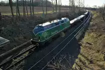  Luftaufnahme  von der Feldwegbr�cke �ber die Noithhausenerkurve, mit dem  Modell  BEG V200 mit ihrem Aluzug auf Umleiterwegen �ber die KBS 465, Montag 7.3.2011