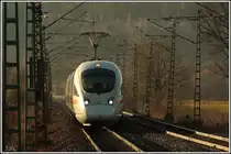 ICE von  Dortmund nach Wien Westbf. als Teleaufnahme von Bahnsteig in P�lling. Diese Aufnahme war eine Notl�sung da die von uns geplante S-bahn 3 min. fr�her aubfuhr als geplant und so wir den  Zug verpassten. (07.03.2011, P�lling)