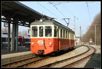 26 111 der S&H Attergaubahn im Endbahnhof V�cklamarkt wo man Bahnsteiggleich in die �BB in richtung Attnang Puchheim bzw. Linz einsteigen kann. Aufgenommen am 05.03.11.