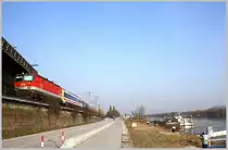 1144 032 mit einem Messwagen am Morgen des 09.03.11 am Donauufer in Wien/Nu�dorf. 