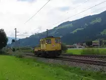 X628 001-0 in die Richtung Kitzb�hel bei Brixen im Thale am 12-8-2010.