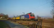 Endlich mal wieder Sonne an der KBS 613! Auch wenn sie schon sehr tief stand, reichte es noch f�r 482 022-1 mit ARS Wagen in Richtung S�den. Aufgenommen am 22.02.2011 kurz vor Eschwege West.